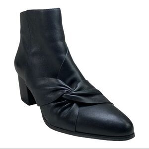 Nic + Zoe Amorie 2 Black Leather Booties Boots 9 Twisted Bow Accent Nic+Zoe